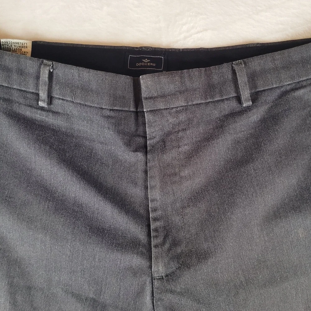 Dockers Mens Relaxed Fit Flat Front Chino Pants Gray 36x34 Cotton Blend 0121